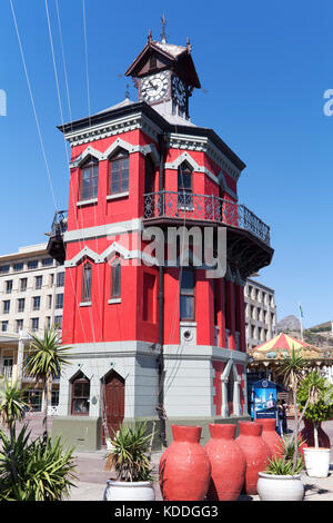 Südafrika, das Viktorianische gotische Glockenturm von der Hafenkapitän (1882 erbaut) entlang der Victoria & Albert Waterfront, Cape Town. Stockfoto