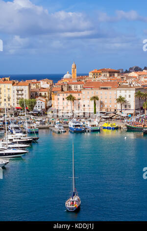 Oben auf Ajaccio Hafen und die Altstadt, Korsika, Frankreich. Stockfoto