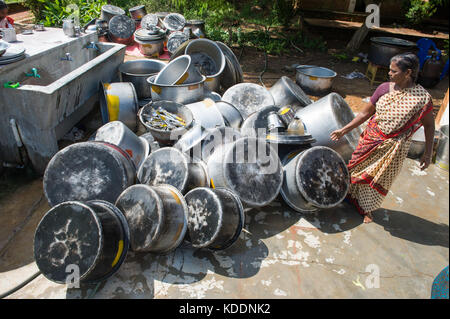 Das Mittagessen für 5000 Frauen während der 21. jährlichen Frauensolidarität Festival in der AVAG, Auroville, Tamil Nadu, Indien. Stockfoto