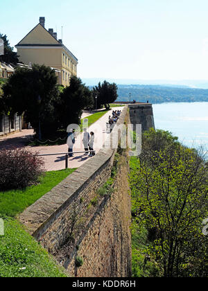 Die Festung Petrovaradin mit Blick auf die Donau bei Novi Sad, Serbien. Stockfoto