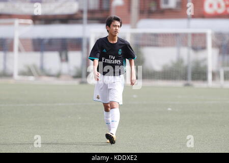 Madrid, Spanien. 12 Okt, 2017. takuhiro nakai (real) Fußball: spanische Primera Division autonomica cadete' Gruppe 2 Übereinstimmung zwischen echten c.d. Carabanchel 1-4 Real Madrid CF cadete b an der Städtischen de La Mina in Madrid, Spanien. Credit: mutsu kawamori/LBA/alamy leben Nachrichten Stockfoto