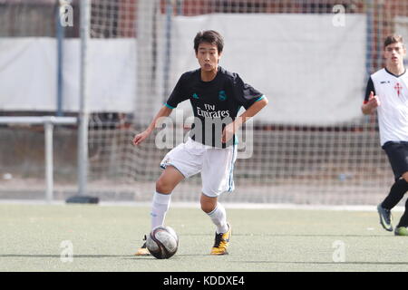 Madrid, Spanien. 12 Okt, 2017. takuhiro nakai (real) Fußball: spanische Primera Division autonomica cadete' Gruppe 2 Übereinstimmung zwischen echten c.d. Carabanchel 1-4 Real Madrid CF cadete b an der Städtischen de La Mina in Madrid, Spanien. Credit: mutsu kawamori/LBA/alamy leben Nachrichten Stockfoto