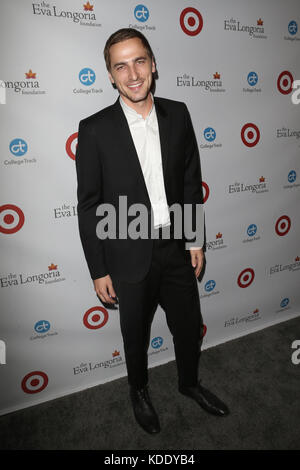 Beverly Hills, Ca. Okt. 2017. Kendall Schmidt in der Eva Longoria Foundation Gala im Four Seasons Beverly Hills in Beverly Hills, Kalifornien am 12. Oktober 2017. Kredit: Faye Sadou/Media Punch/Alamy Live News Stockfoto