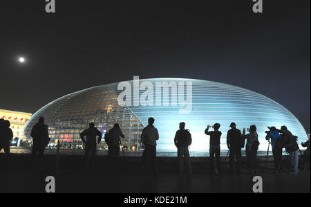 Peking, Peking, China. Oktober 2017. Nachtkulisse des Nationalen Zentrums für darstellende Kunst in Peking, China. Quelle: SIPA Asia/ZUMA Wire/Alamy Live News Stockfoto