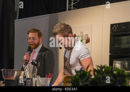 London, Großbritannien. 12. Okt. 2017. Olympia in London veranstaltet die Chocolate Show London bis zum 15. Oktober 2017 Kredit: Andrew Lalchan/Alamy Live News Stockfoto