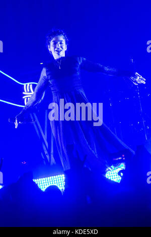 Mailand, Italien. 12 Okt, 2017. Die Neuseeländische Singer-Songwriter LORDE führt live auf der Bühne Fabrique während der 'Melodrama World Tour 2017 "Credit: Rodolfo Sassano/Alamy leben Nachrichten Stockfoto