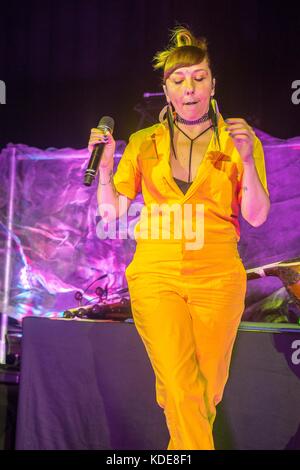 Detroit, MI, USA. Oktober 2017. NATALIA CLAVIER von der Thievery Corporation treten im Fillmore in Detroit, MI auf. Quelle: Alexis Simpson/ZUMA Wire/Alamy Live News Stockfoto