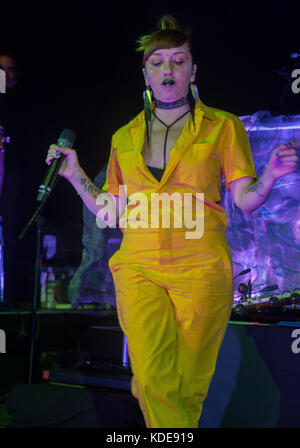 Detroit, MI, USA. Oktober 2017. NATALIA CLAVIER von der Thievery Corporation treten im Fillmore in Detroit, MI auf. Quelle: Alexis Simpson/ZUMA Wire/Alamy Live News Stockfoto