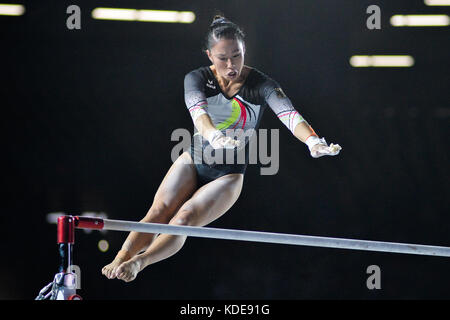 Oktober 4, 2017 - Montreal, Quebec, Kanada - Kim Bui aus Deutschland, konkurriert auf dem stufenbarren während der dritte Tag der Qualifikation im Olympiastadion statt. (Bild: © Amy Sanderson über ZUMA Draht) Stockfoto