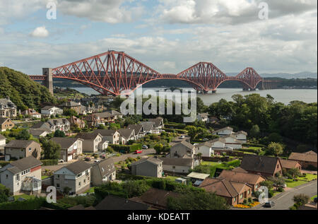 Forth Bridge von North Queensferry, Schottland, Großbritannien Stockfoto