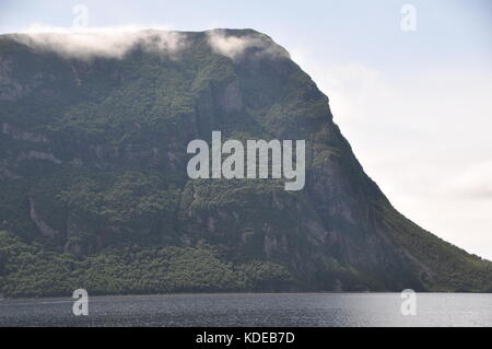 Western Brook Pond, ein Süßwasser-Eiszeitlichen Fjord im Gros Morne National Park, an der Westküste von Neufundland, Kanada Stockfoto