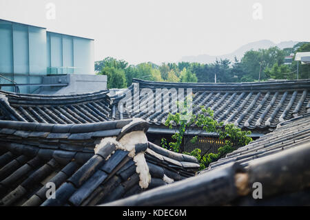 Das Dach eines traditionellen koreanischen hanok Gehäuse Stockfoto