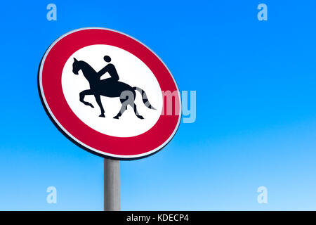 Schild Passage mit Pferd - Rot Weiß Schwarz zu verbieten. Stockfoto