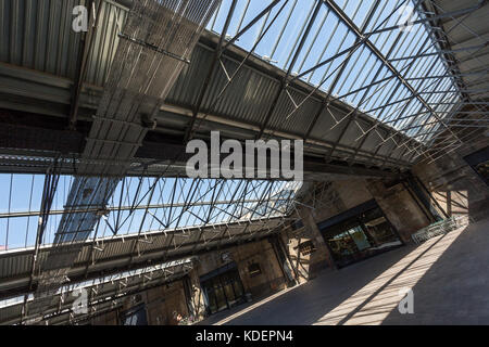 Westside Vordach von Midland Güterschuppen, King's Cross, London, UK Stockfoto