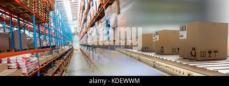 Digital composite der Boxen in Lager, Übergang Stockfoto