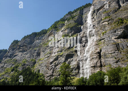 Mürrenbachfall, Lauterbrunnen, Schweiz Stockfoto