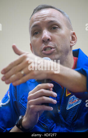 NASA International Space Station Expedition 52 Sojus MS-05 Prime Crew Mitglied der amerikanischen Astronaut Randy Bresnik spricht während einer Pressekonferenz vor dem Start hinter Quarantäneglas im Cosmonaut Hotel am 27. Juli 2017 in Baikonur, Kasachstan. (Foto von Joel Kowsky über Planetpix) Stockfoto