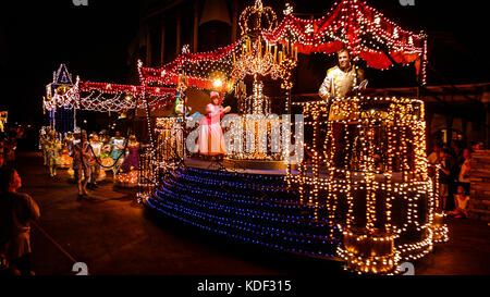 Magic Kingdom, Princess Parade, Abend Feuerwerk in Disney World, Florida, USA disney Lichter Nacht Zeit parade Prinzessinnen zauberhafte Stockfoto