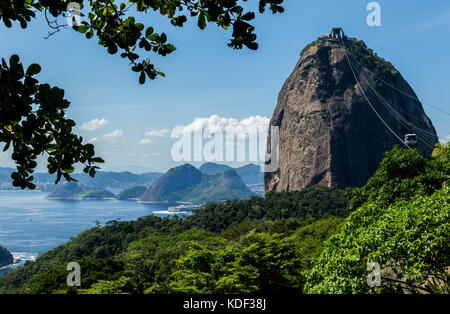 Fahrt mit der Seilbahn zum Zuckerhut, Rio De Janeiro, Brasilien Stockfoto