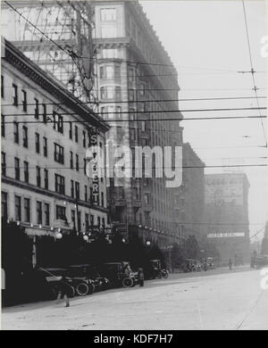 Blick nach Norden am Zwölften Straße (später Tucker Boulevard) an der Locust Street, auf der der Shubert Theater in der Union elektrische Gebäude Stockfoto