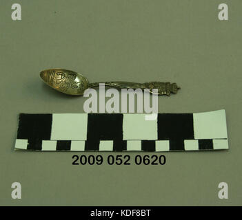 Silber Demitasse Spoon von Mermod und Jaccard mit Blick auf die Statue von St. Louis ein Pferd Reiten sowohl in voller Rüstung in die Schüssel ein. Stockfoto