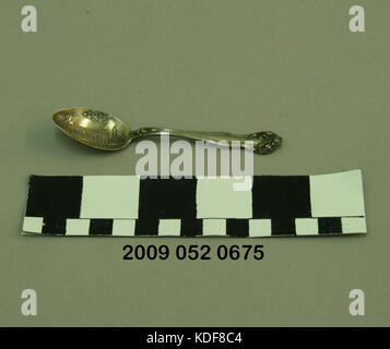 Silber Demitasse Spoon von Mermod und Jaccard mit Erleichterung angesichts der vielfältigen Branchen Gebäude in der Schüssel Stockfoto