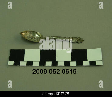 Silber Demitasse Spoon von Mermod und Jaccard mit Erleichterung auf die Cascade Gardens in der Schüssel Stockfoto