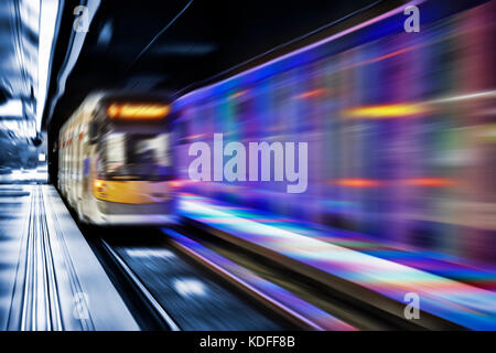 Innenansicht der Bewegung verwischt der u-bahn in Belgien Stockfoto