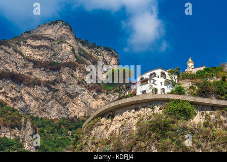 Positano (Kampanien, Italien) - eine sehr berühmten touristischen Sommer Stadt am Meer im Süden Italiens in der Provinz Salerno, Amalfi Küste Stockfoto