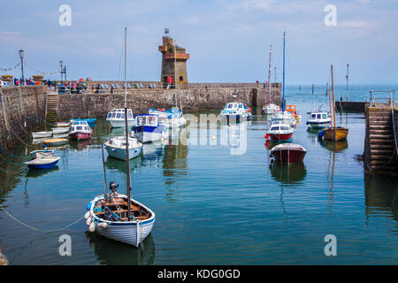 Boote im Hafen von Lynmouth in Devon. Stockfoto