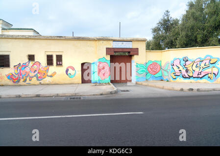 Fez, Marokko - Jan 14, 2017: Street Graffiti an der Wand in Fes Stockfoto