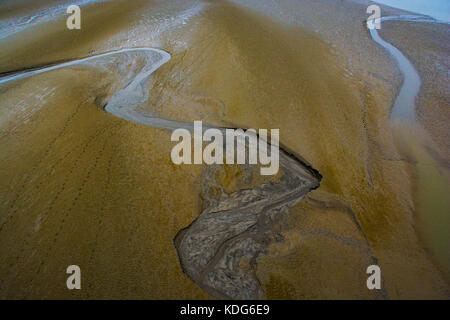 Vögel Auge Ansicht eines Flussbettes in West Bengal, Indien bei Ebbe Stockfoto