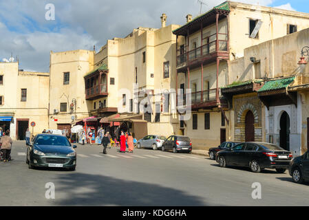 Fez, Marokko - Jan 14, 2017: Auf der alten Straße in der alten Medina von Fes el Bali Stockfoto