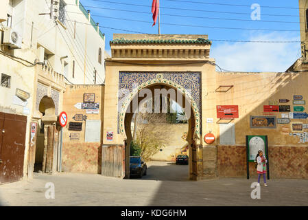 Fez, Marokko - Jan 14, 2017: Tor zu Dar Pacha der Klaegerin in Medina Stockfoto