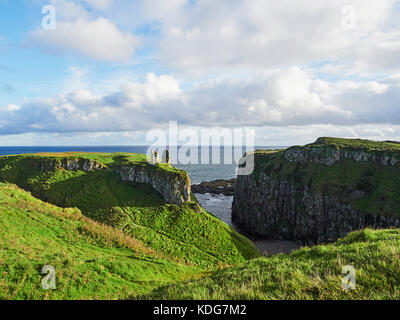 Dunseverick Castle in der Nähe von den Giants Causeway auf der Antrim Coast Nordirland Stockfoto