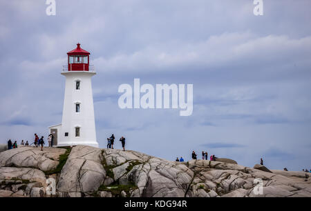 Die Granitküste und der Leuchtturm in Peggy's Cove, Nova Scotia am 30. August 2017. Stockfoto