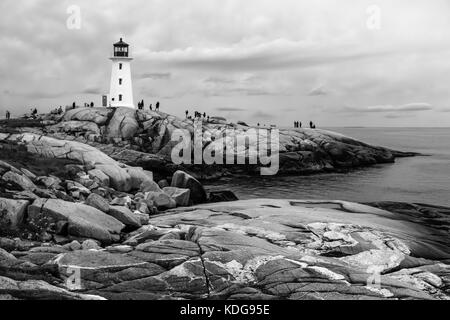 Die Granitküste und der Leuchtturm in Peggy's Cove, Nova Scotia am 30. August 2017. Stockfoto