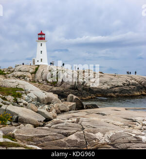 Die Granitküste und der Leuchtturm in Peggy's Cove, Nova Scotia am 30. August 2017. Stockfoto