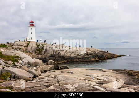 Die Granitküste und der Leuchtturm in Peggy's Cove, Nova Scotia am 30. August 2017. Stockfoto