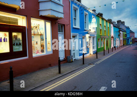 Bunte Store Fronten in Kenmare, County Kerry, Irland Stockfoto