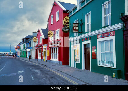 Bunte Store Fronten in Kenmare, County Kerry, Irland Stockfoto