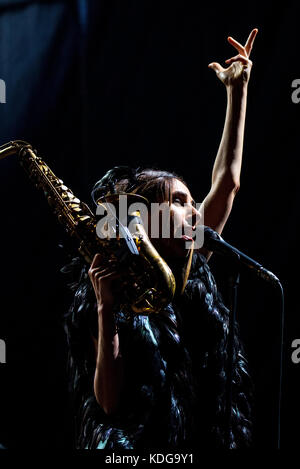 BARCELONA - 23 AUG 23: PJ Harvey (Band) durchführen, Konzert im Poble Espanyol Am 23. August 2017 in Barcelona, Spanien. Stockfoto