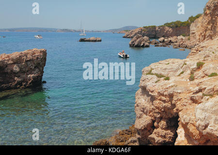 An der felsigen Küste und die Bucht Cala xinxell. Palma-de-mallorca, Spanien Stockfoto