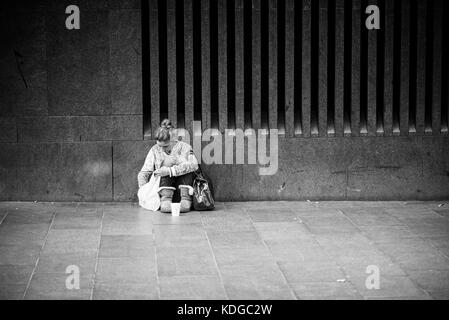 Die London Street Fotografie genommen um Kings Cross und Trafalgar Square, die versuchen, die ahnungslos in den meisten natürlichen Schüsse, die getroffen werden können, zu erfassen. Stockfoto