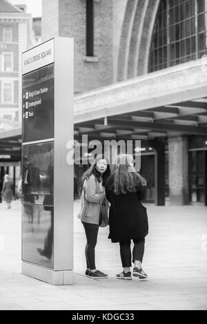 Die London Street Fotografie genommen um Kings Cross und Trafalgar Square, die versuchen, die ahnungslos in den meisten natürlichen Schüsse, die getroffen werden können, zu erfassen. Stockfoto