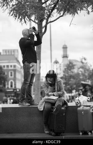 Die London Street Fotografie genommen um Kings Cross und Trafalgar Square, die versuchen, die ahnungslos in den meisten natürlichen Schüsse, die getroffen werden können, zu erfassen. Stockfoto