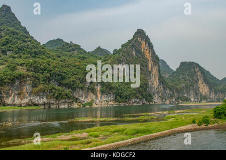 Blick auf den Fluss Lijiang, südlich von Guilin, Guangxi, China Stockfoto