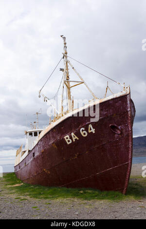 Garðar BA 64, ältestes Stahlschiff Islands, 1912 in Norwegen gebaut, seit 1981 in Skápadalur beattestiert. Stockfoto