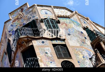 Ein Gebäude mit dem Namen 'können' Forteza-Rey mit einem Mosaik Fassade in der Innenstadt von Palma de Mallorca (Spanien), 22. Juli 2017. | Verwendung weltweit Stockfoto