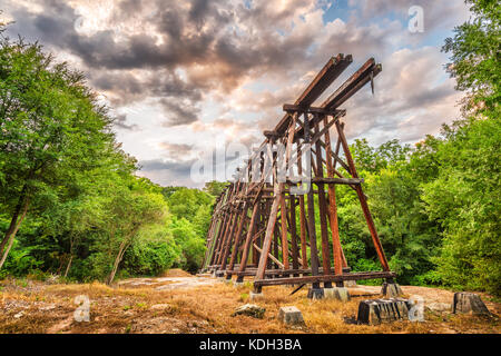 Athens, Georgia, USA aufgegeben train trestle. Stockfoto